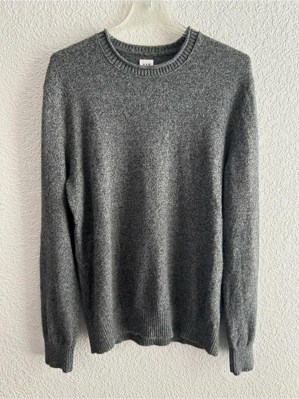 GAP Men’s Merino Wool Blend Charcoal Gray Crewneck Sweater M Casual Minimalist